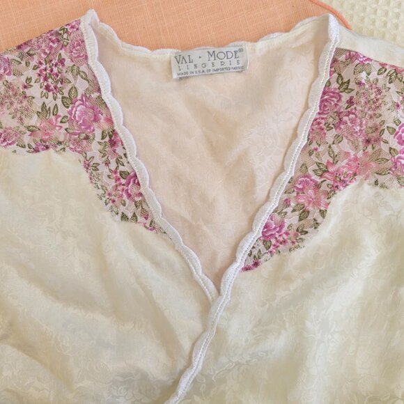 Vintage Val Mode White Satin Robe Dress – One Size - Picture 9 of 11